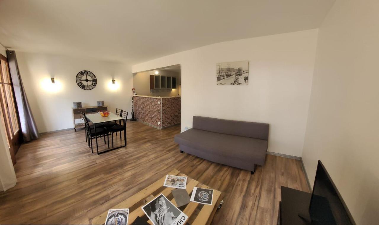 Au Calme, 200M Du Centre T2 Avec Balcon Et Parking Apartment Cassis Luaran gambar