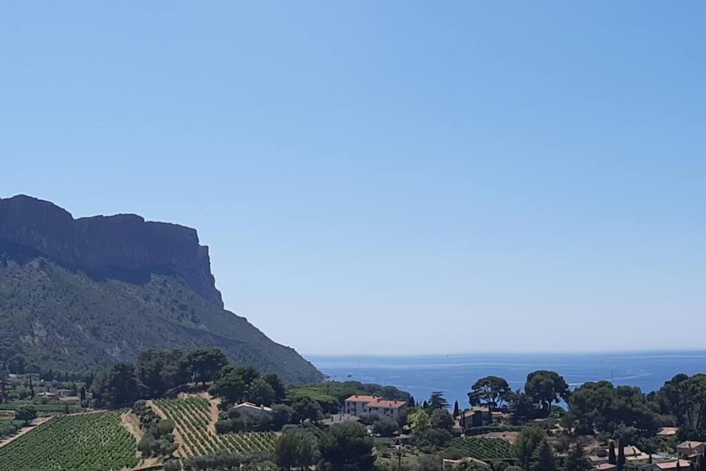 Au Calme, 200M Du Centre T2 Avec Balcon Et Parking Apartment Cassis Luaran gambar