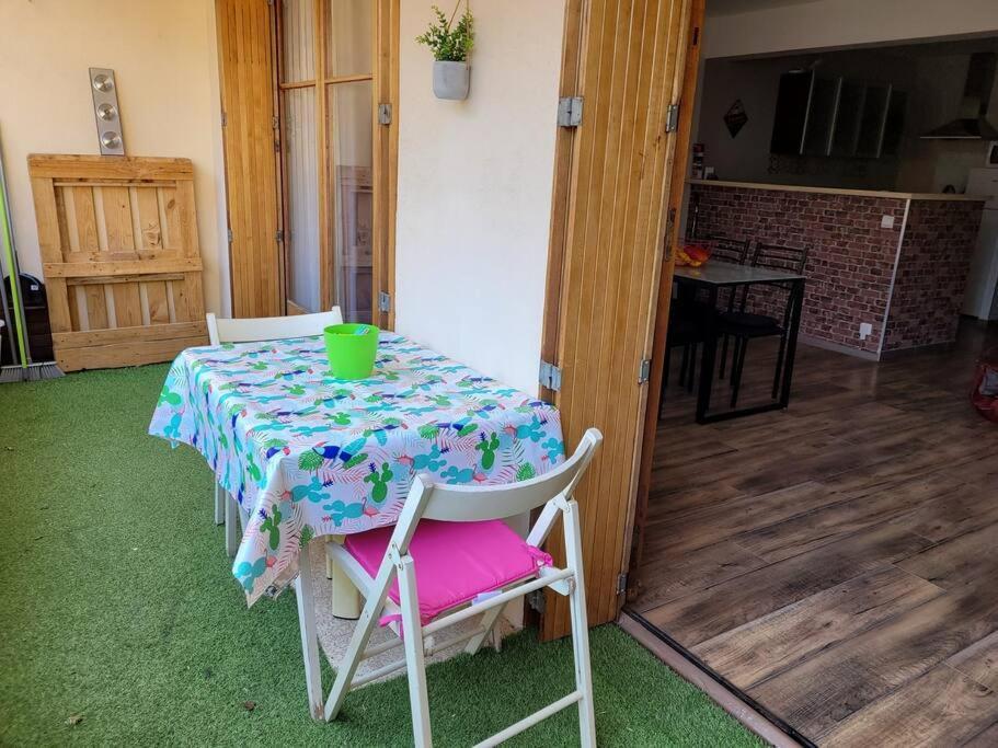Au Calme, 200M Du Centre T2 Avec Balcon Et Parking Apartment Cassis Luaran gambar