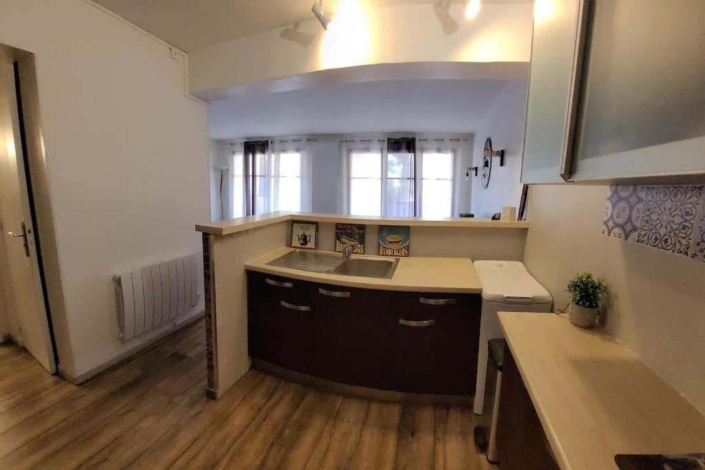 Au Calme, 200M Du Centre T2 Avec Balcon Et Parking Apartment Cassis Luaran gambar